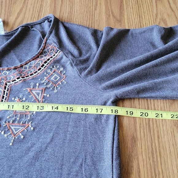 Mollorello round neck embroidered blause size Small color gray and orange - Picture 11 of 13